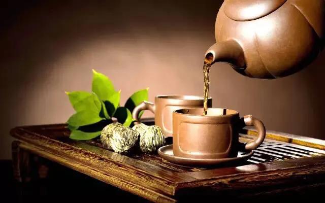 中年人早晨喝温水还是喝蜂蜜水,晨起空腹喝蜂蜜水会得糖尿病吗