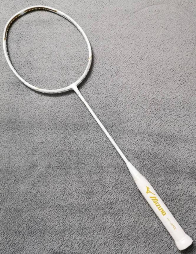 纯白色的羽毛球拍推荐,李宁纯白色羽毛球拍