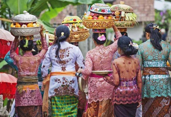 印尼杀了50万华人的原因,印尼杀了50万华人纪录片