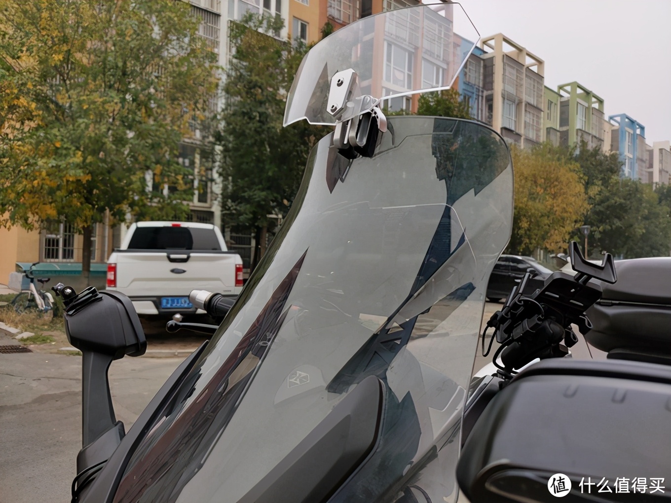 另类机车改造！流媒体后视镜竟能装在摩托上