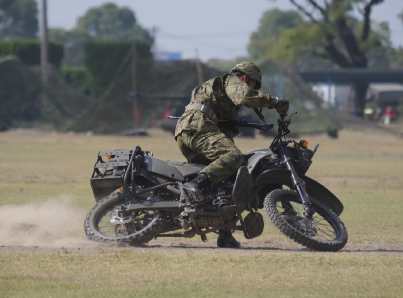 日本摩托车侦察队视频,日本自卫队摩托都是柴油吗