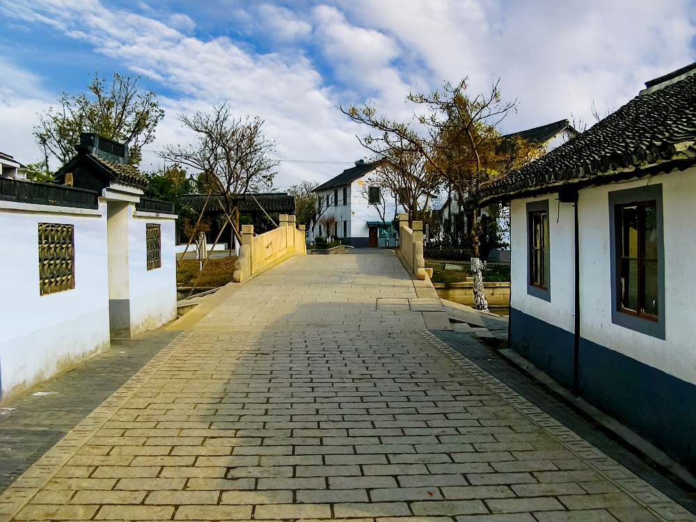 一座被人遗忘的乡村古宅,一座古村落