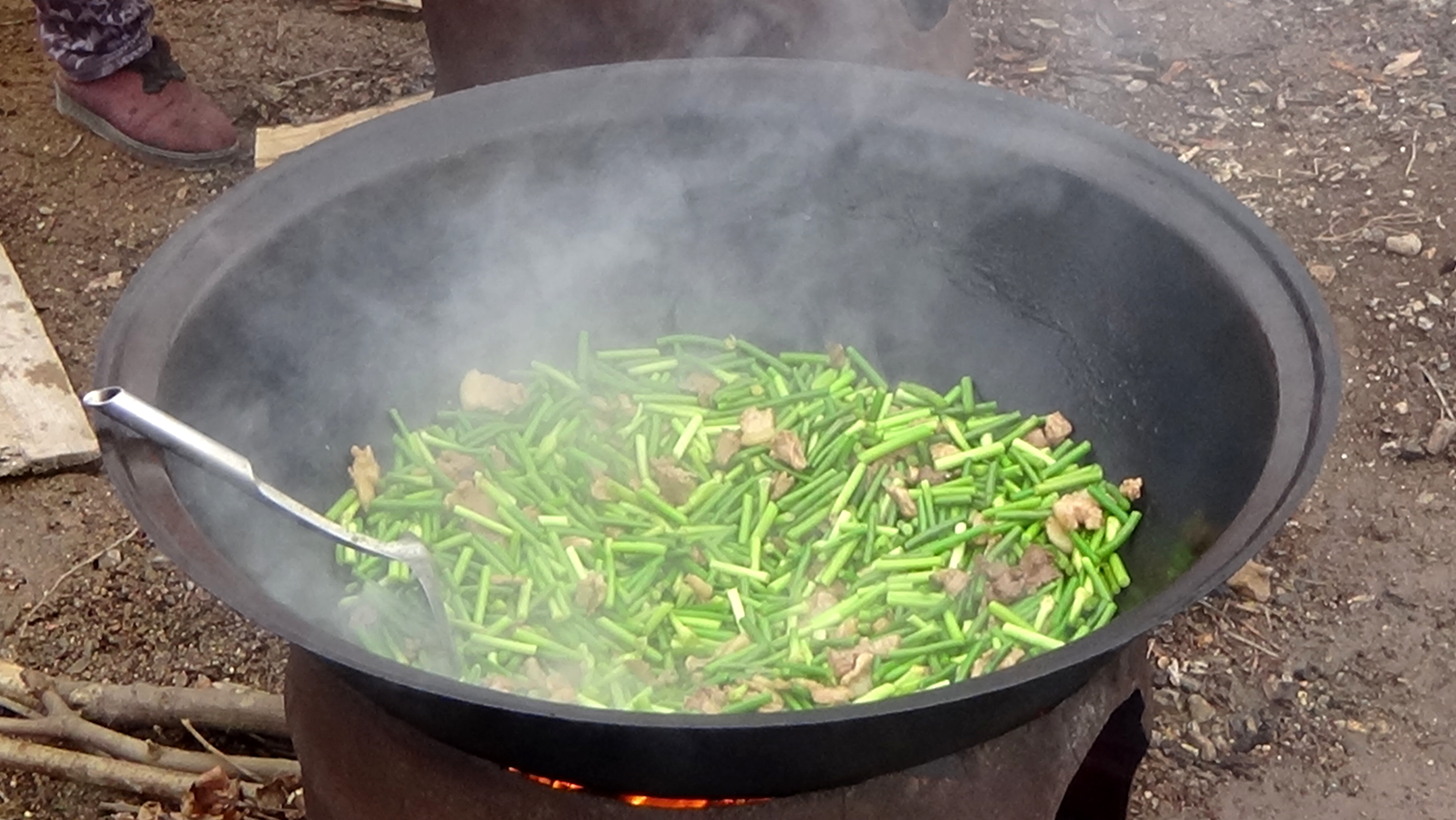东北杀年猪来吃猪肉,老东北杀年猪