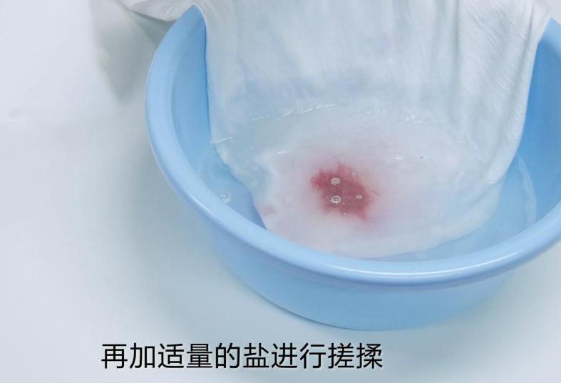 衣服上污渍已经渗进去了怎么处理,小孩衣服顽固污渍去除的最佳方法