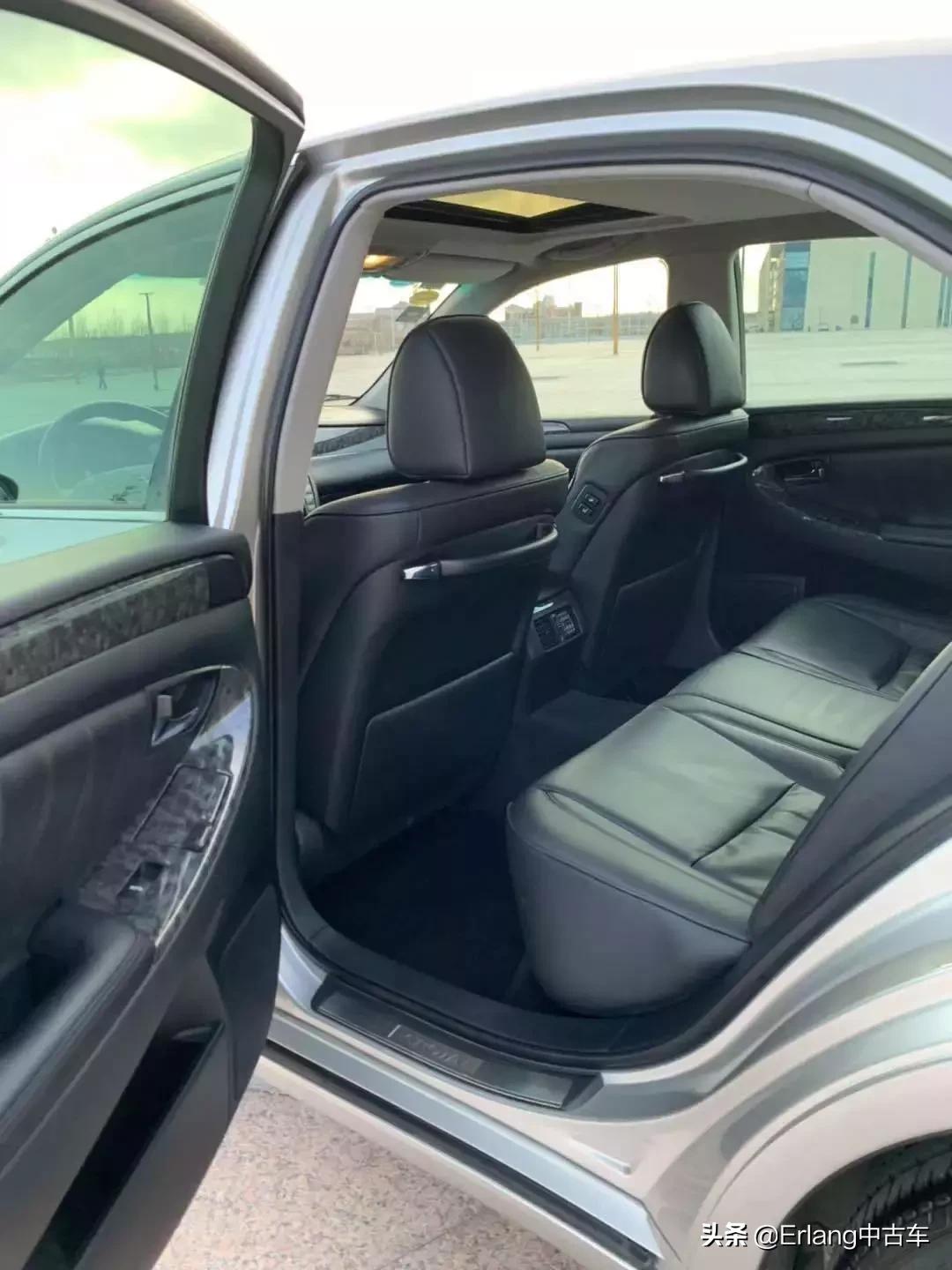 情怀皇冠最经典的12代,全新十六代丰田皇冠