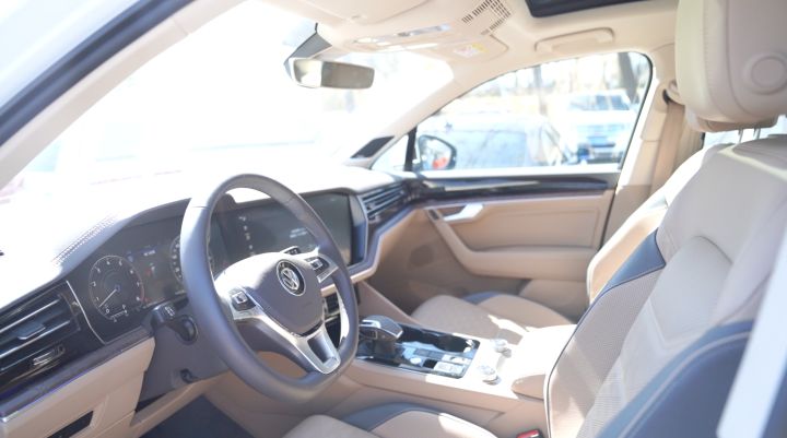 性价比超高的大众途锐低调提车记,低调的豪华suv18款大众途锐