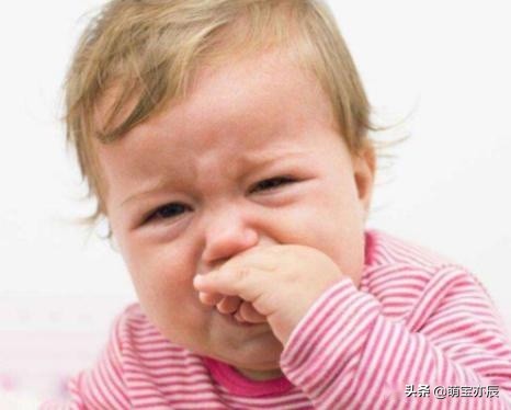 宝宝醒着总是哭闹怎么回事,小朋友半夜哭闹不醒是怎么回事