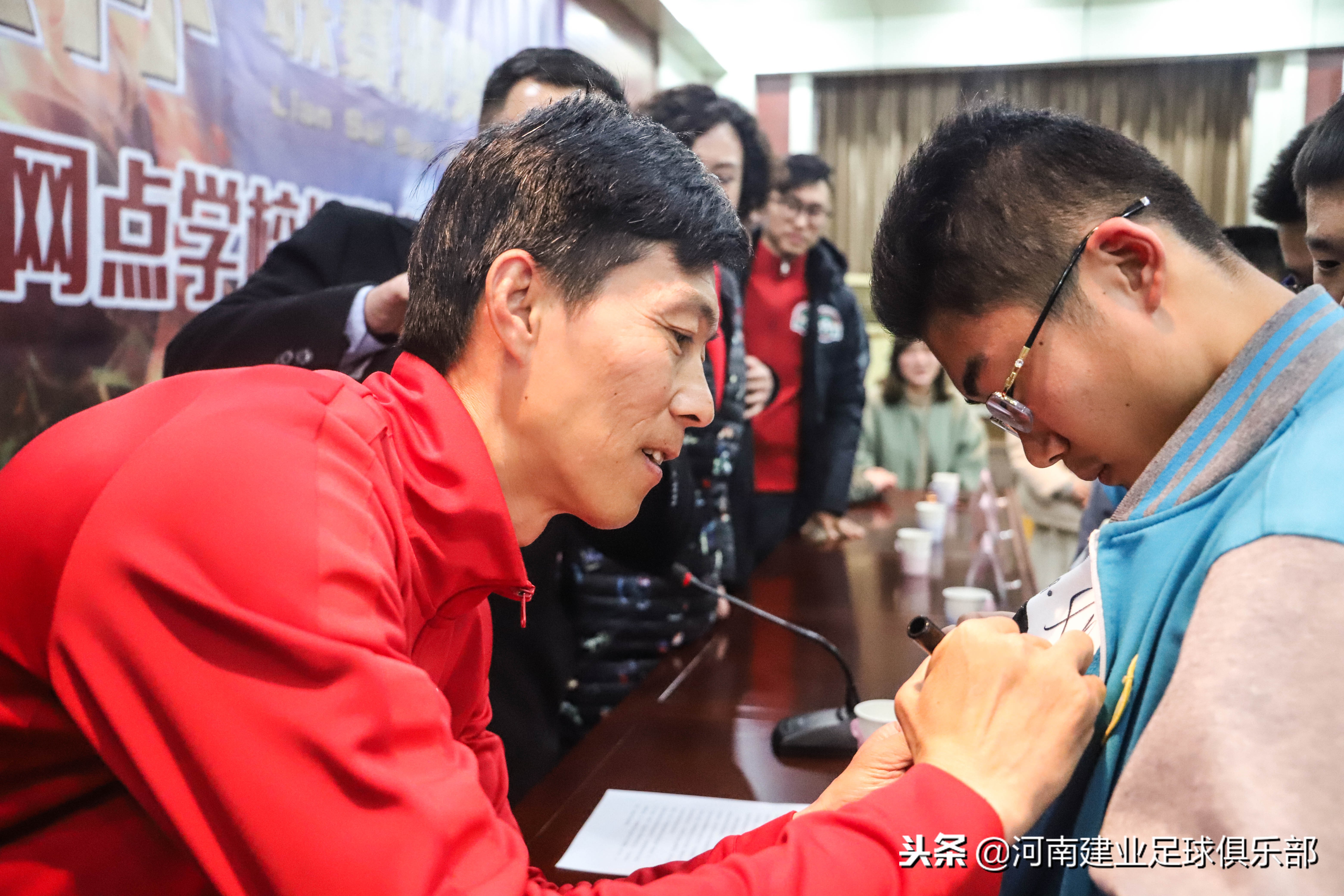 河南建业足球俱乐部官微,河南建业小学足球队