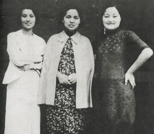 月薪抵人家一年，披金戴银，死后后辈瓜分遗产，却发现首饰全假货