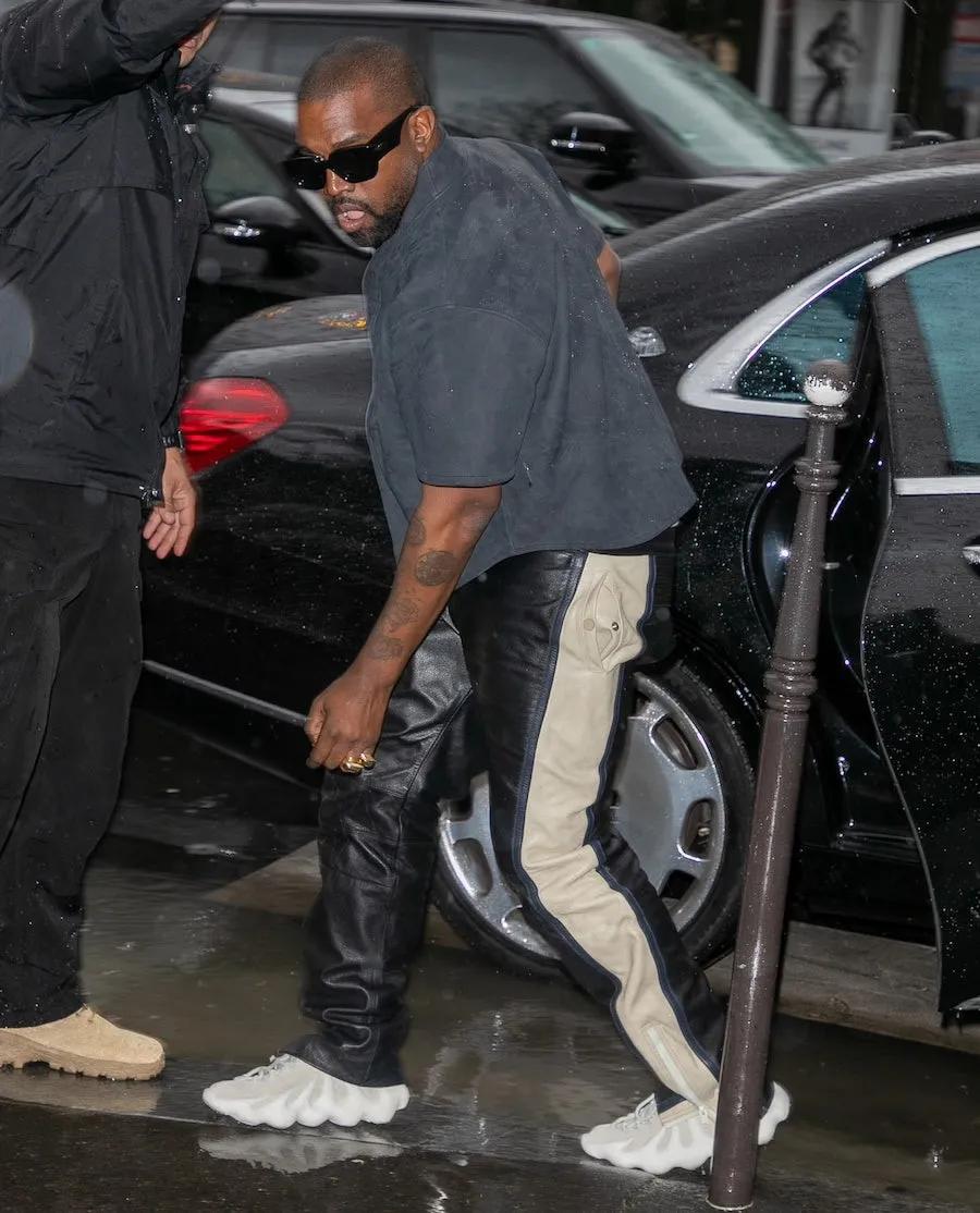 yeezy侃爷最新上脚芒果鞋 (侃爷上脚yeezy350满天星)