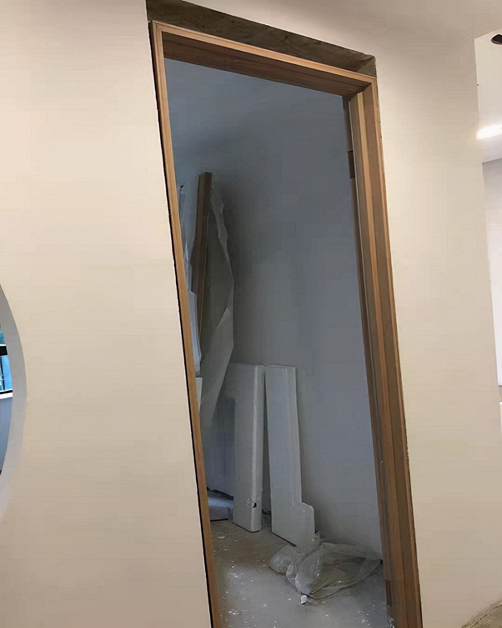 tata木门门套和窗套是怎么收费的,tata木门门套需要升级到实木吗