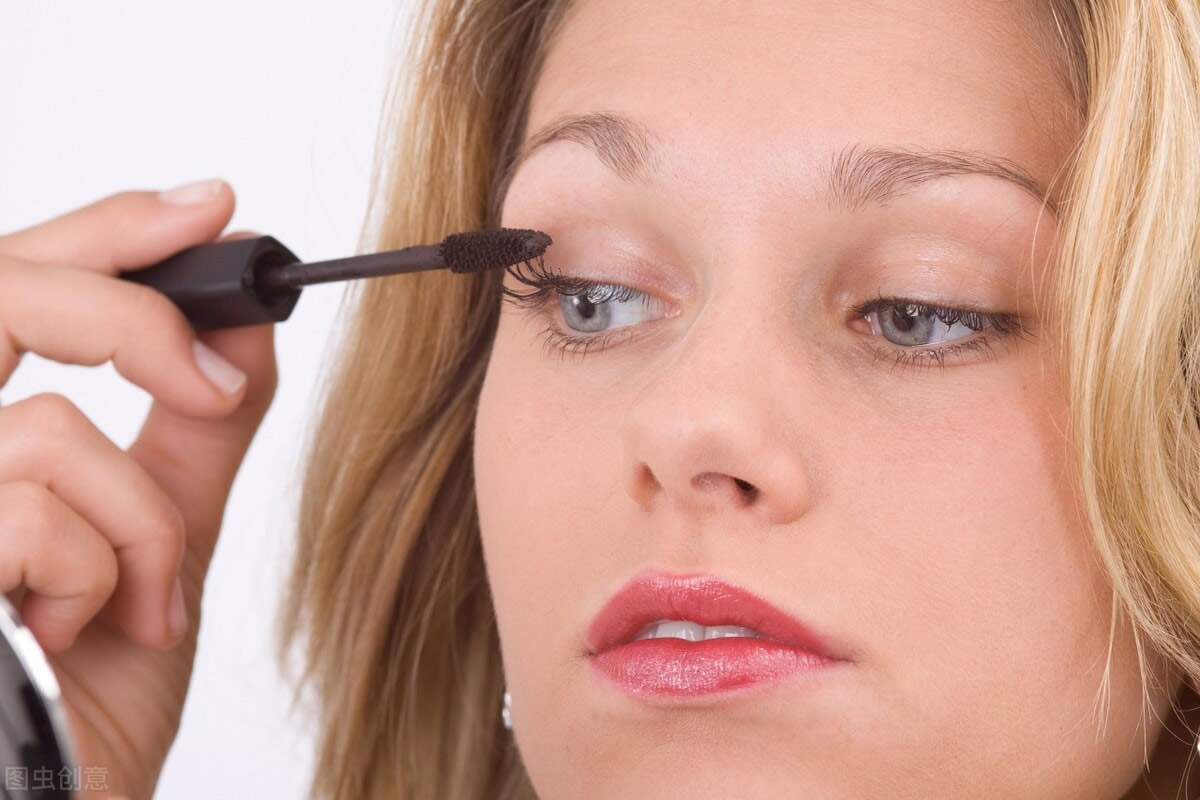 怎么让睫毛又长又翘学生党,怎么让你假睫毛不那么翘