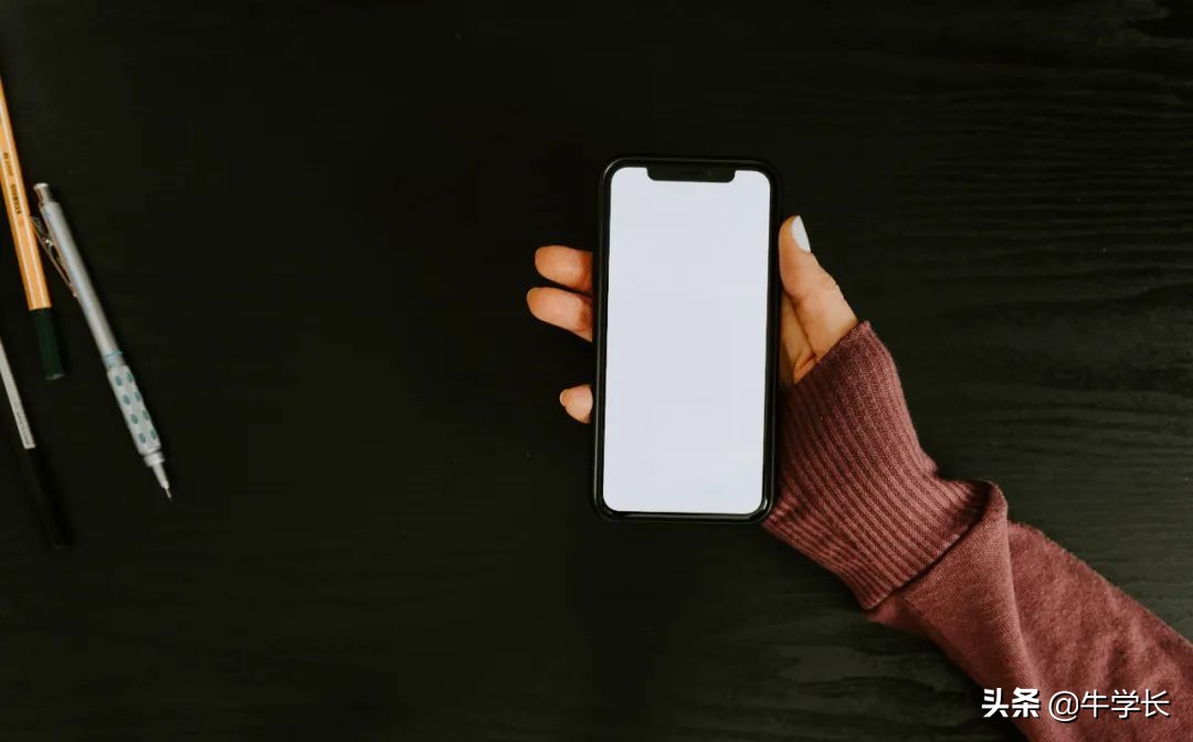 iphone出现白苹果了又黑屏,iphone手机开不了锁怎么回事