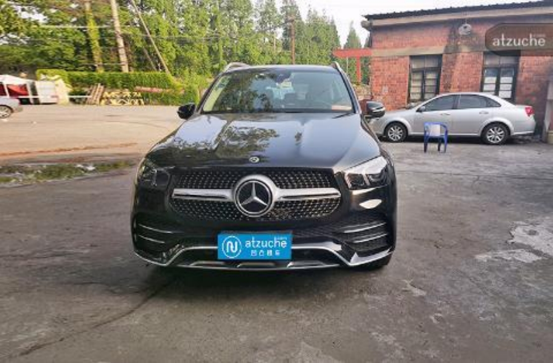 车送4s店维修4s店又给撞了,汽车4s送修反被撞废