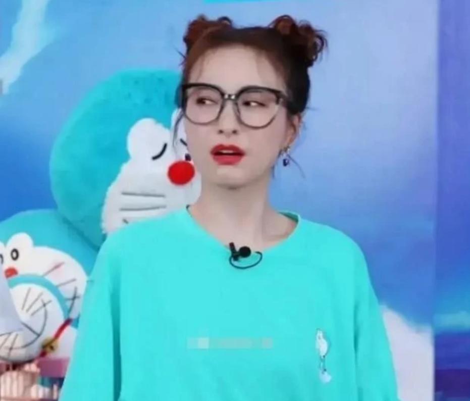 吴昕直播带货衣服说400元便宜,吴昕直播买t恤被吐槽