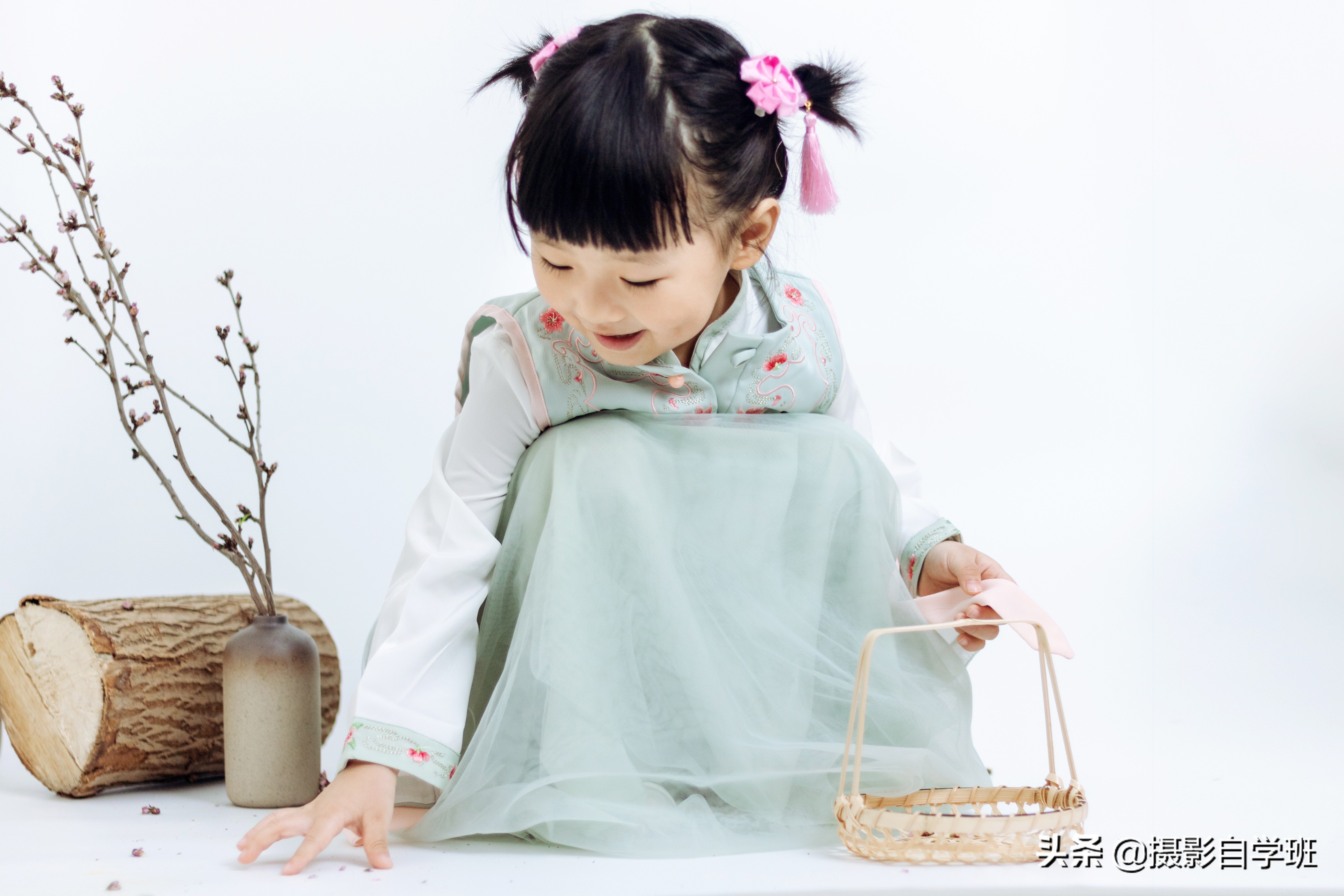 儿童拍稻田照片怎么拍出高级感,儿童摄影居家人像调色教程