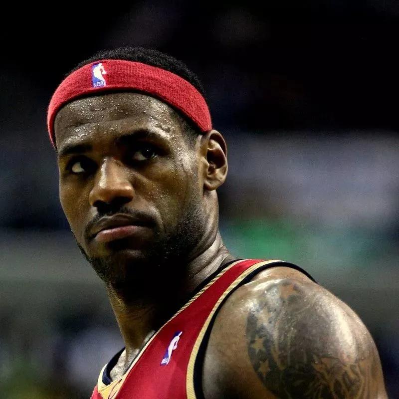 湖人对战雷霆詹姆斯头像,湖人和掘金詹姆斯今天的图片