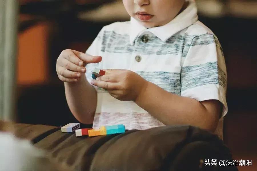 儿童安全教育家中预防触电,儿童当心触电