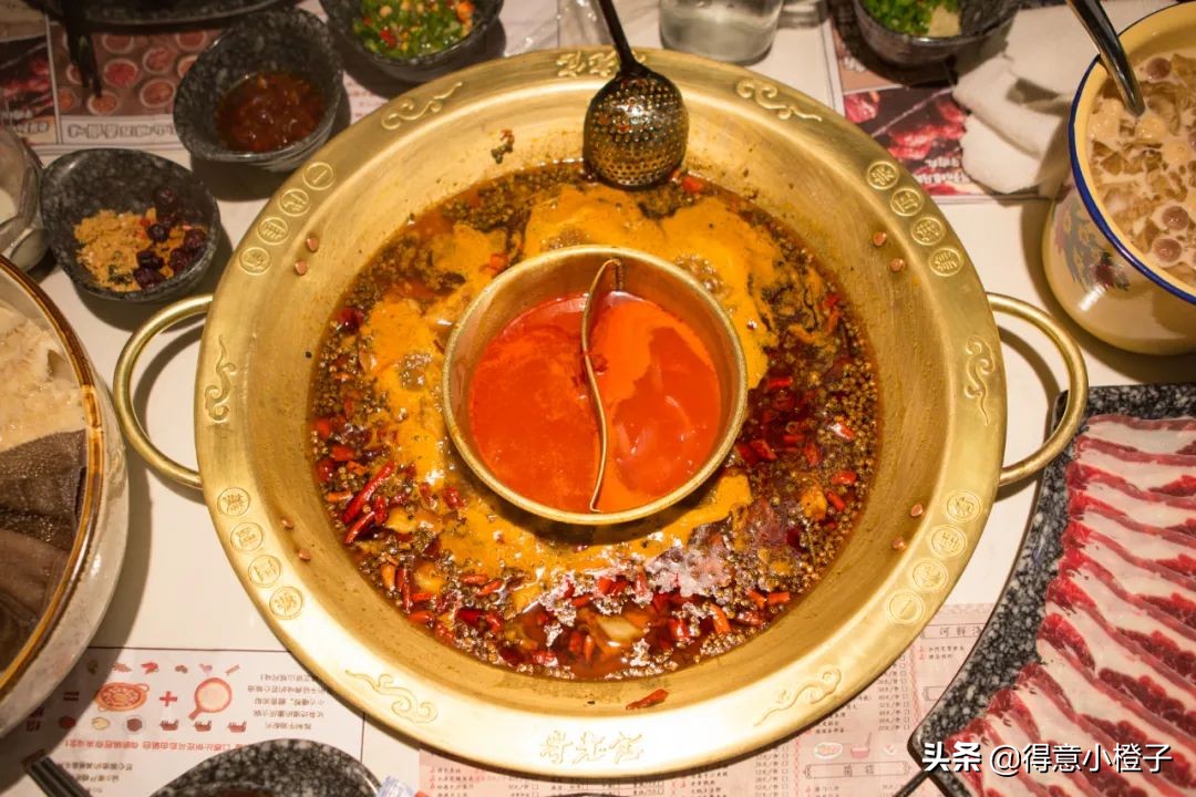 一来就火!哥老官、颜如晶炸鸡店再现排队名场面,亲测...