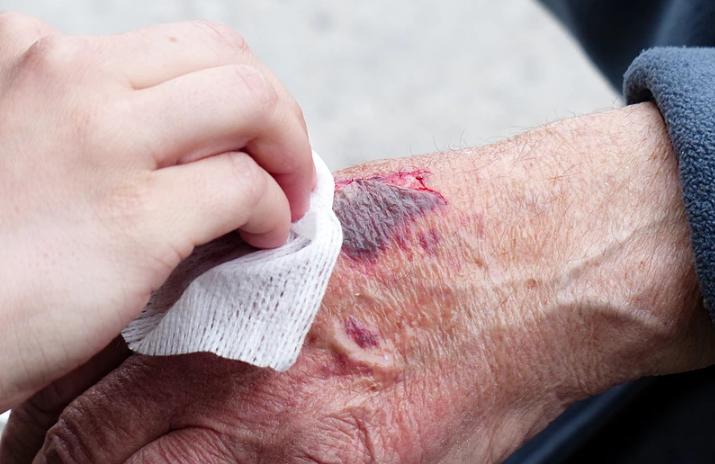 固体酒精与酒精蜡的区别,酒精和酒精喷雾有什么区别吗