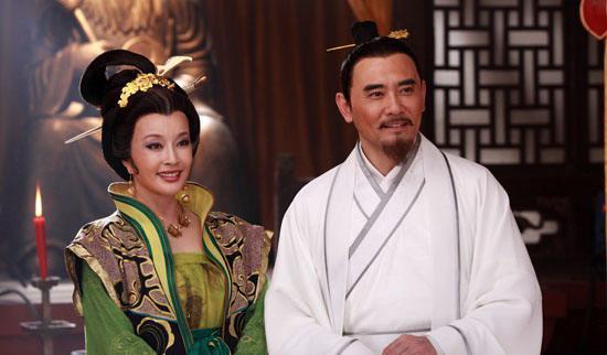 用什么成语来形容足球之多,用一个成语来形容足球比赛的精彩