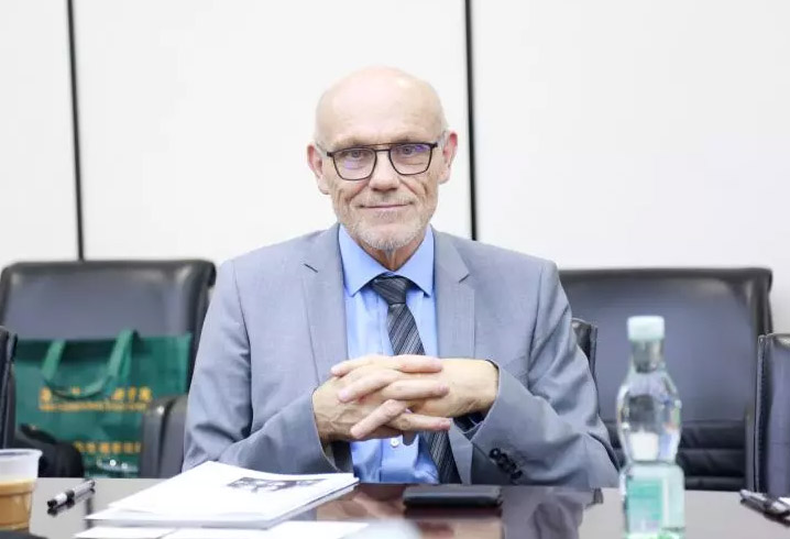 激发职业教育改革新动力,爱华教育携德国教育专家赴深职院交流