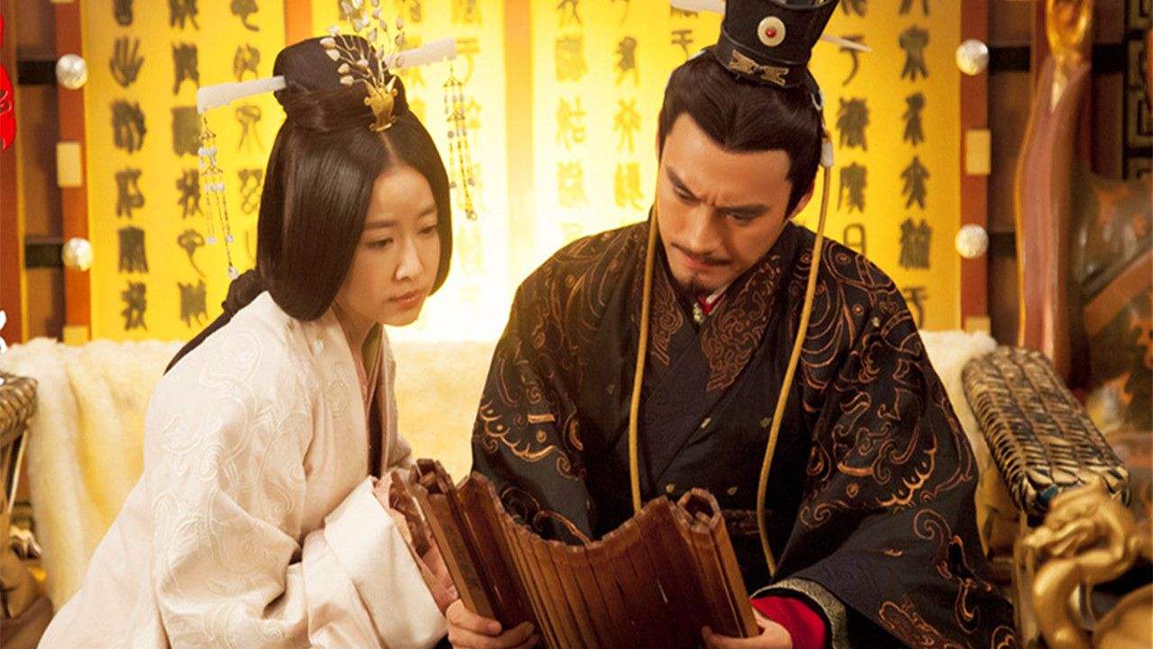 郭圣通被刘秀废除后位，她做了十九年太子的长子刘疆，也主动辞职