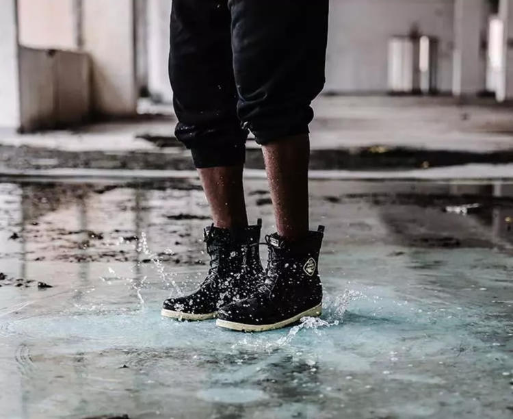 下雨天该不该穿aj,适合在雨天穿的aj