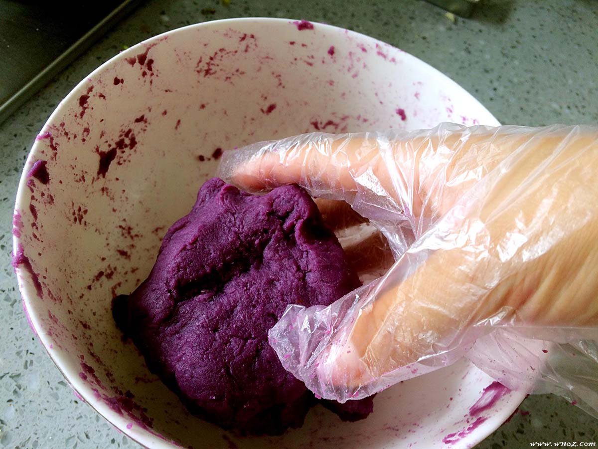 现在最流行的甜品，紫薯芋圆的做法，周末DIY个芋圆