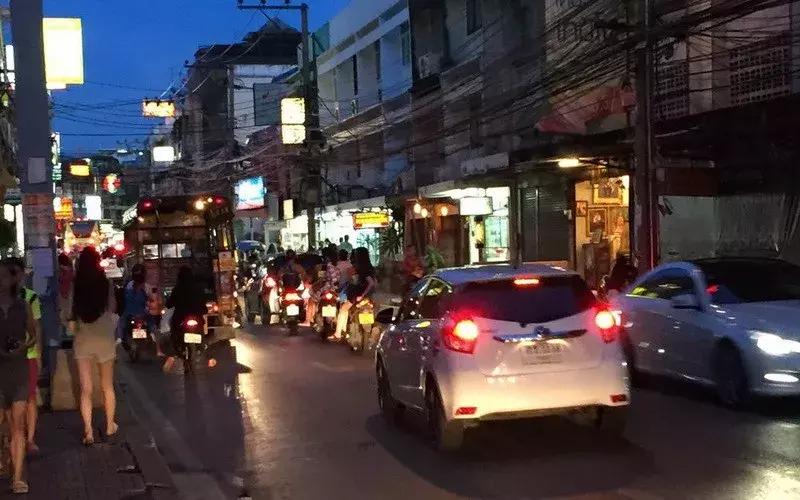 代购街？女人街？带你玩转曼谷辉煌区！吃喝玩乐、拜神按摩全搞定