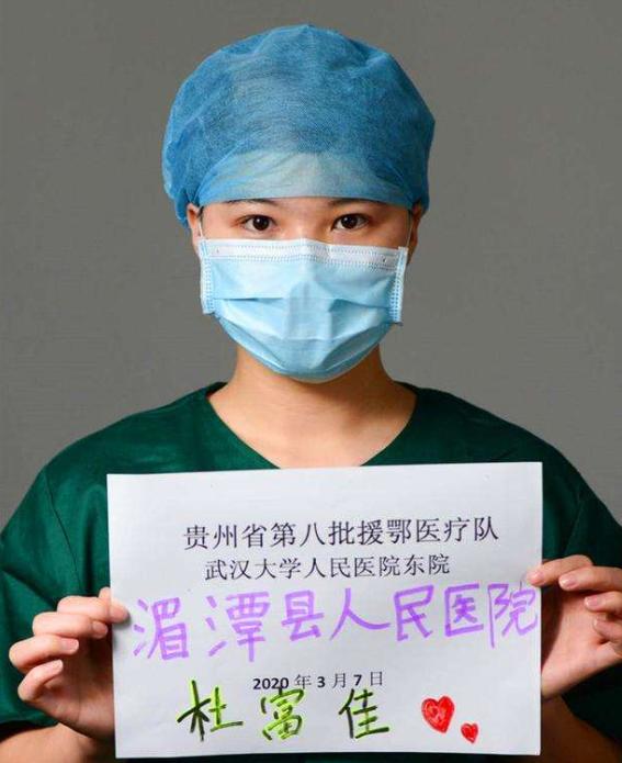 那些“小姐姐”——看过表面的风光，更要读背后的孤独