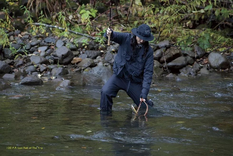 窦靖童自拍中被众人“求链接”的健身衣，到底是什么牌子的？