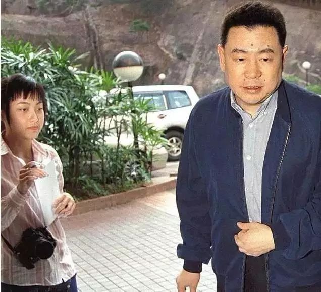 甘比回应刘銮雄帮李嘉欣联系医生,甘比牵手刘銮雄现状