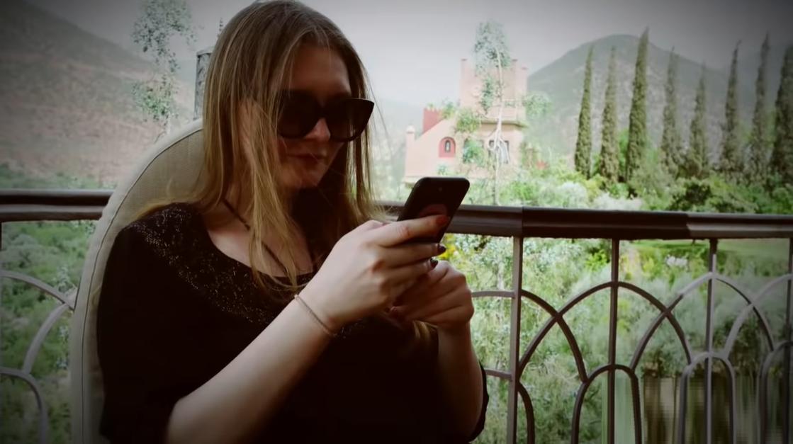 绕着富人转的假名媛，欲用PPT骗取银行2000万，曾半夜被赶出酒店