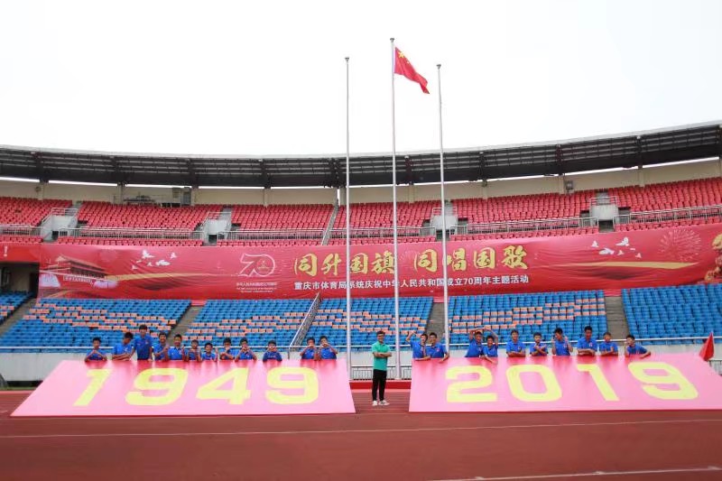 足球小伙踢球,足球小将盛源