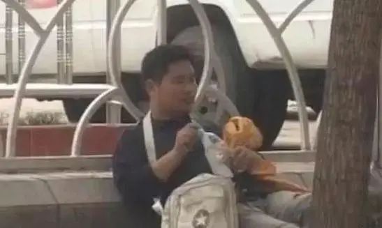 央视*底卧**记者成高管，他收入暴涨的秘密