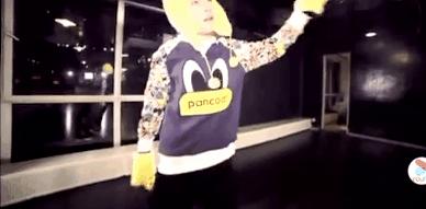 易烊千玺发型权志龙发型,权志龙易烊千玺红色