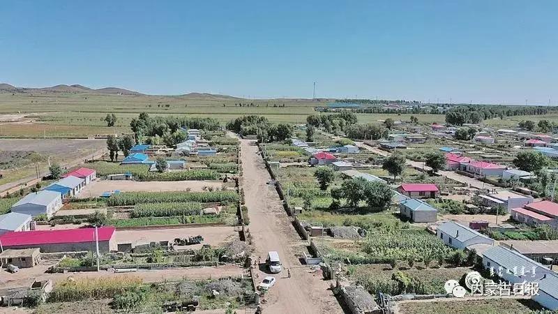 74岁老夫妻脱贫后生活,80后自力更生的小夫妻