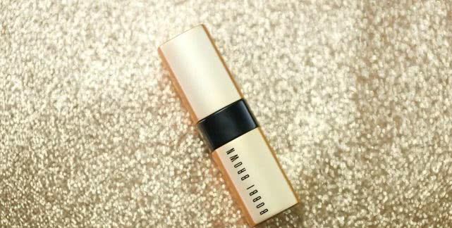 买口红被专柜推荐色号忽悠了,买支口红几百块还说色号不对