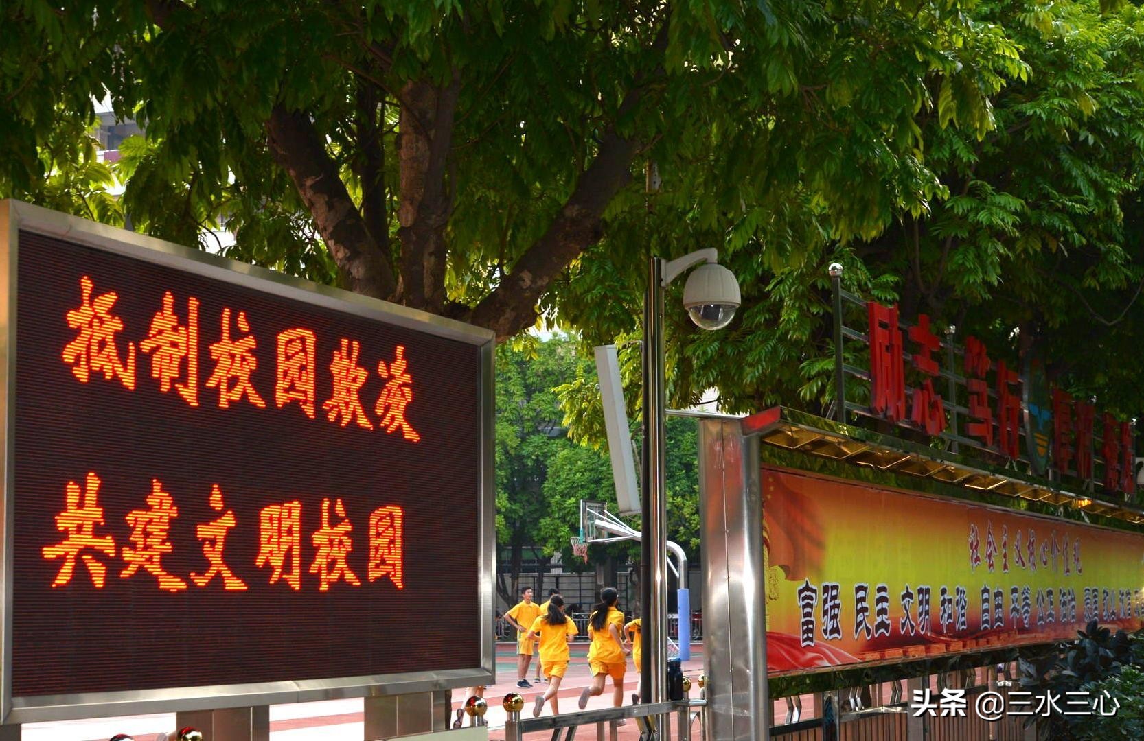 遭受校园欺凌时如何正确维权,教师如何避免学生的校园欺凌