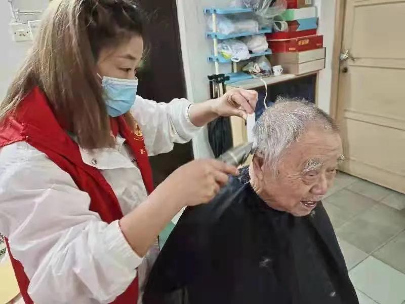 追寻红色记忆传承红色精神学雷锋,传承红色基因弘扬雷锋精神1000字