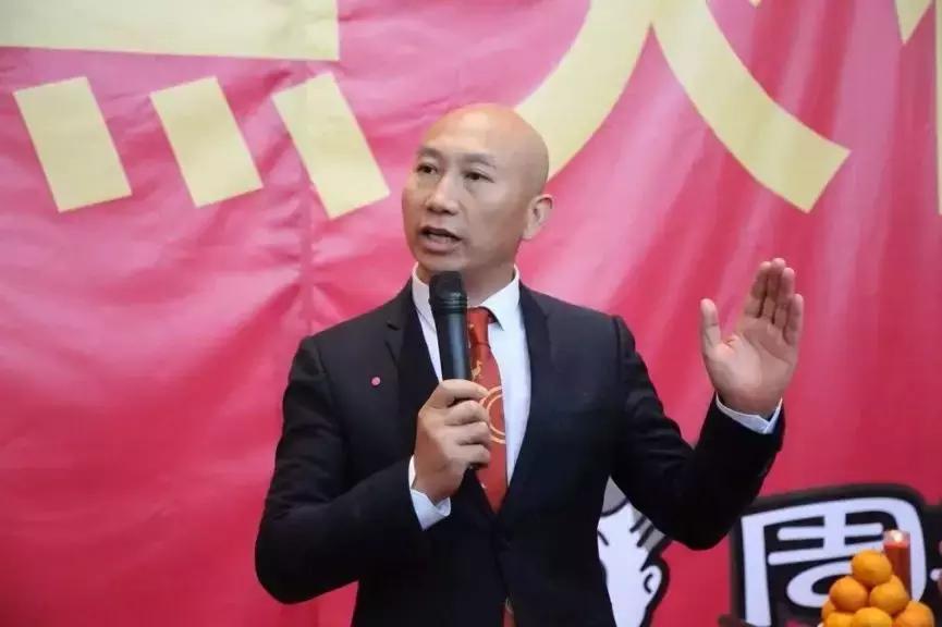 周黑鸭创始人半年关店,周黑鸭门店业绩下滑的原因是什么