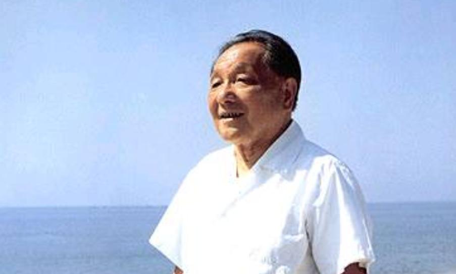 *小平邓**外出开会嘱咐：工作餐简单就好，一个菜一碗汤，能吃饱就行