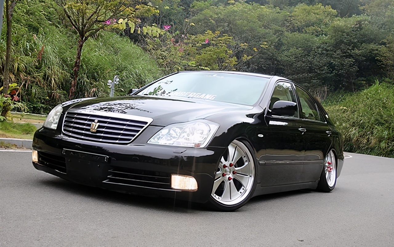 情怀皇冠12代,2005年丰田12代皇冠3.0