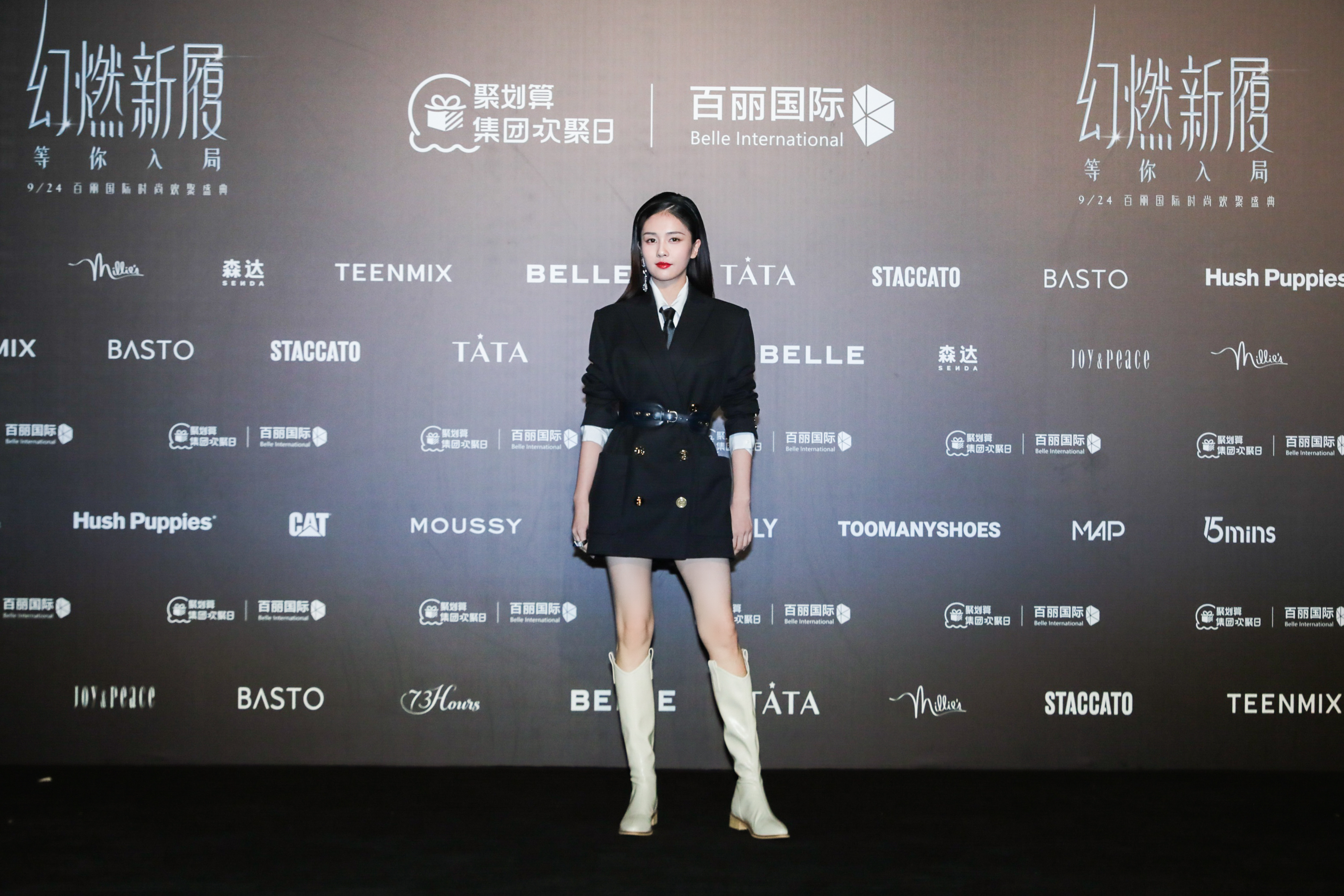 群星亮相盛典,群星亮相时尚红毯