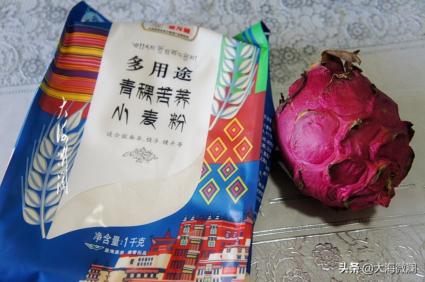 早餐低脂牛奶和全麦馒头,无麸质小米面粉馒头