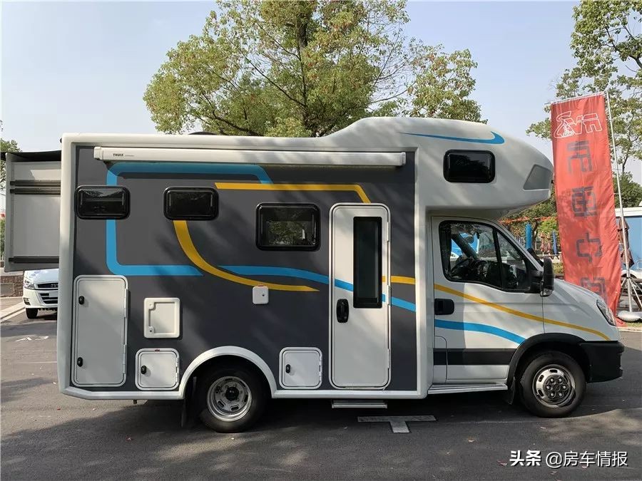 超实用超时髦的大容量房车,适合一家七口出行的四驱房车