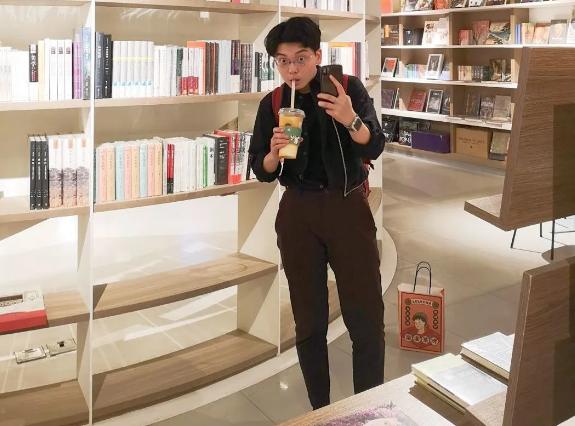 武汉超酷女大学生：钢琴10级、玩转架子鼓，拿到4所985高校offer，选择北大