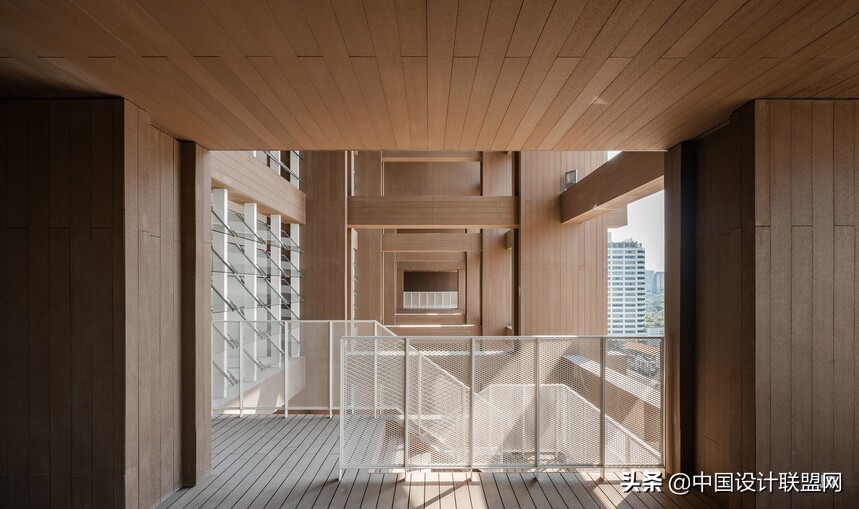 医院员工宿舍大楼图片,医用病床护士板外壳材料