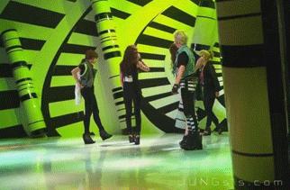 宋茜你看不到的十件小事,宋茜在台上走下去的样子